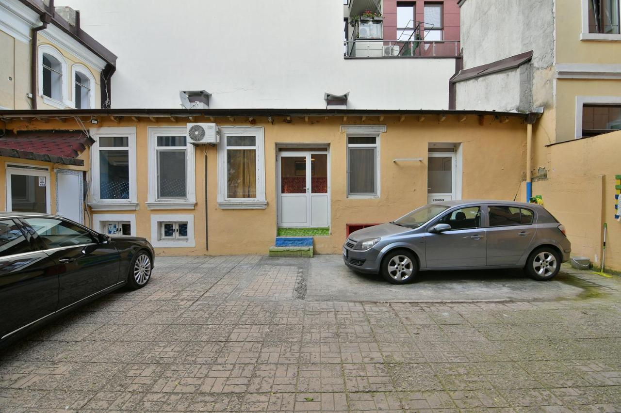 Central Flats With Parking Warna Exterior foto